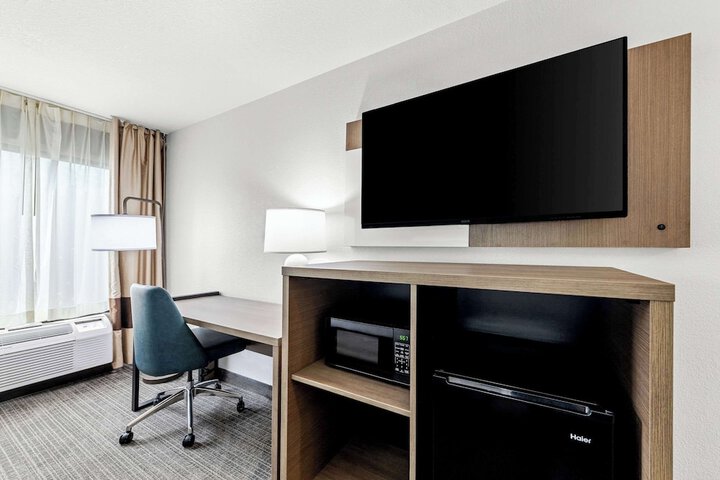 Room 30 of 47