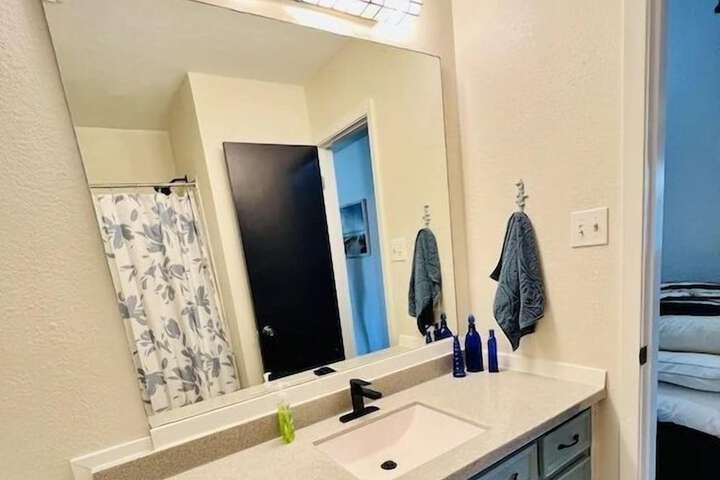 Nashs Landing 3 Bedroom Home by RedAwning
