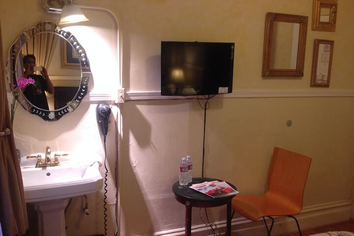 Room 22 of 54