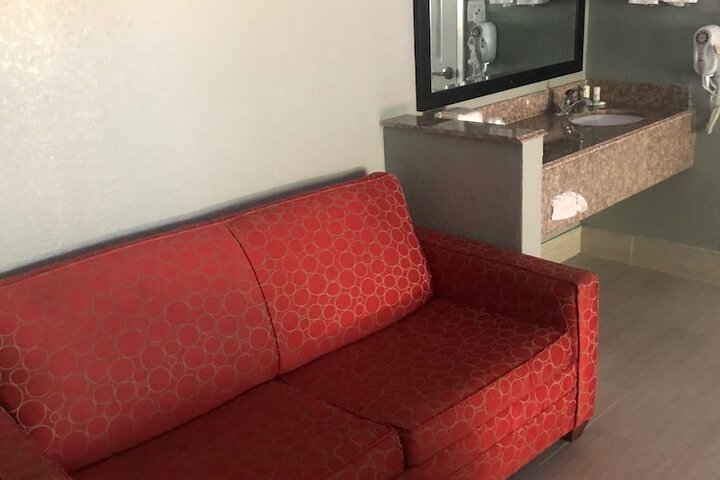 Room 11 of 33