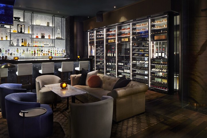 Lounge 90 of 143