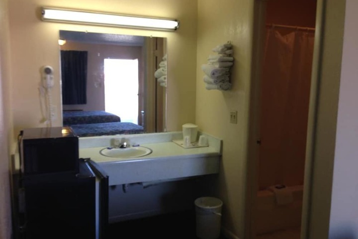 Room 6 of 14