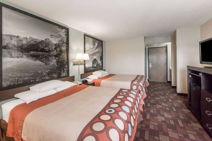 Room 10 of 16