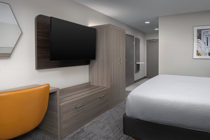 Room 27 of 51
