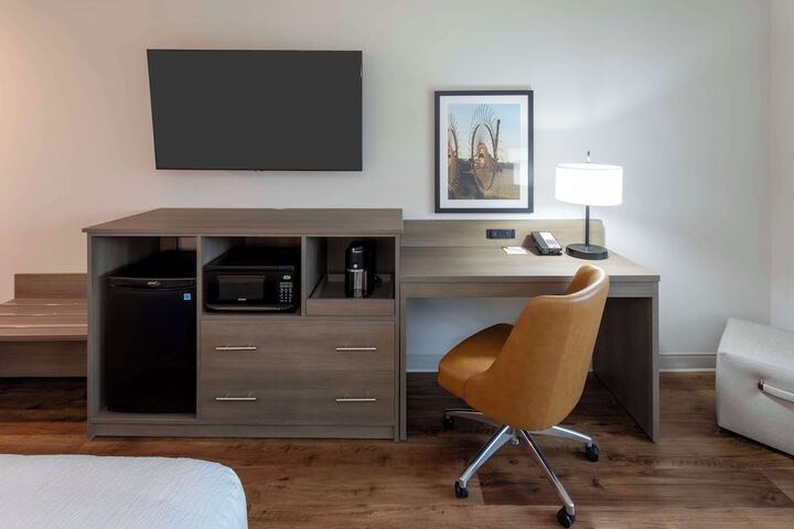 GrandStay Hotel & Suites