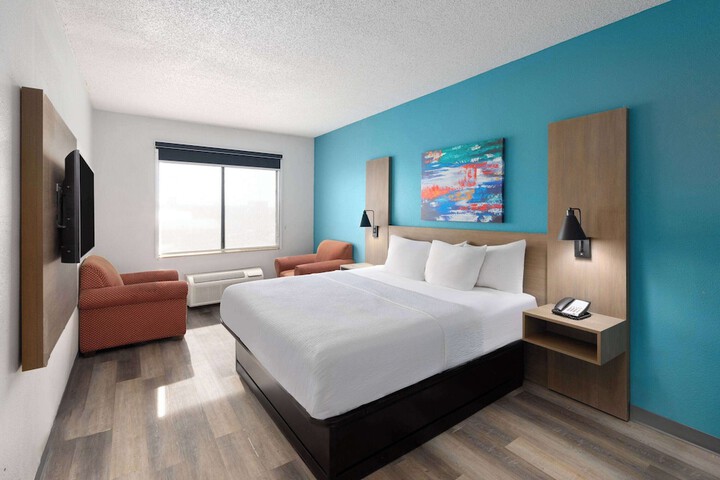 Room 17 of 30