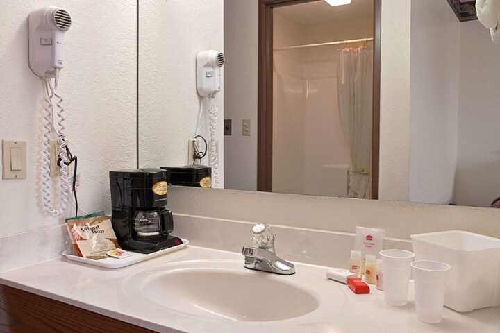 Room 9 of 13