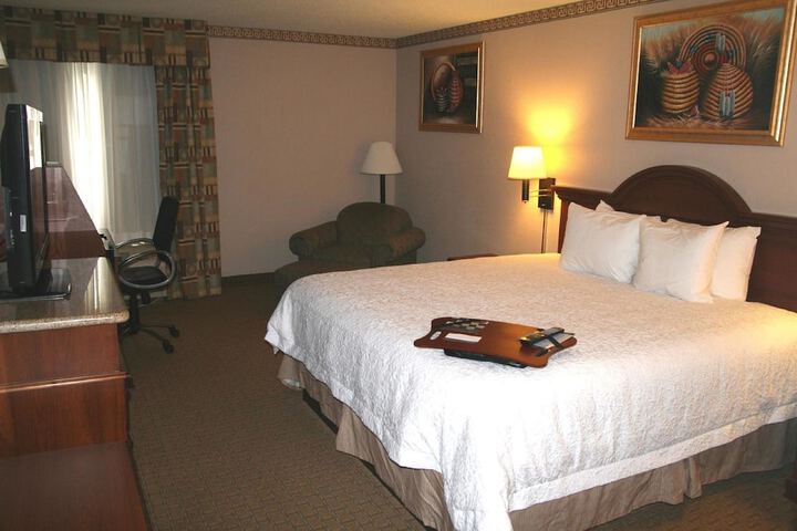 Room 9 of 16