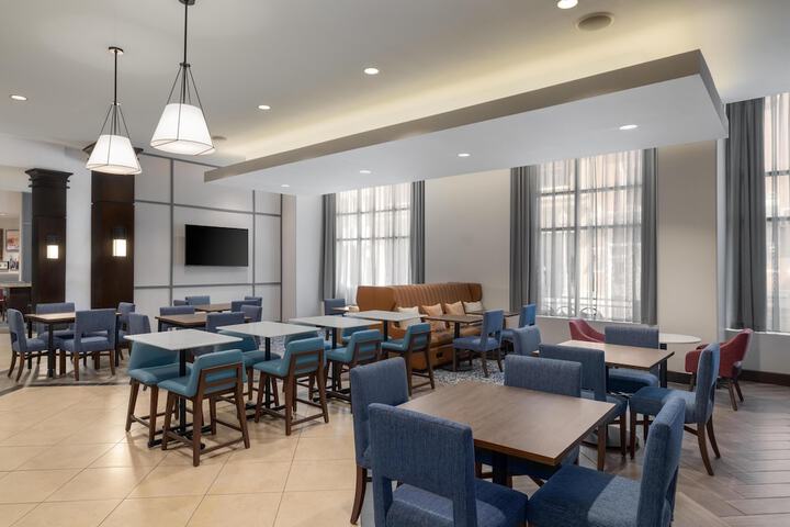 Hampton Inn & Suites Roanoke-Downtown