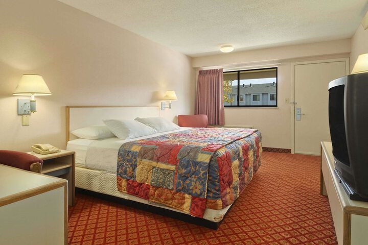 Room 13 of 20