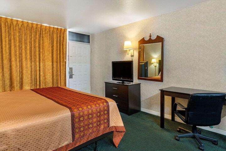 Room 20 of 28