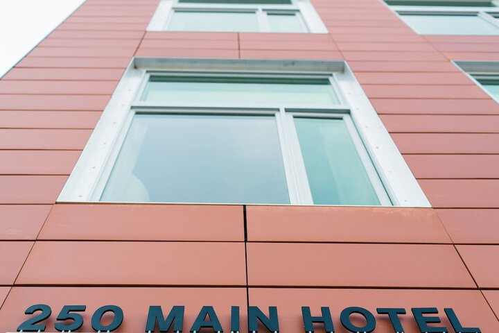 250 Main Hotel