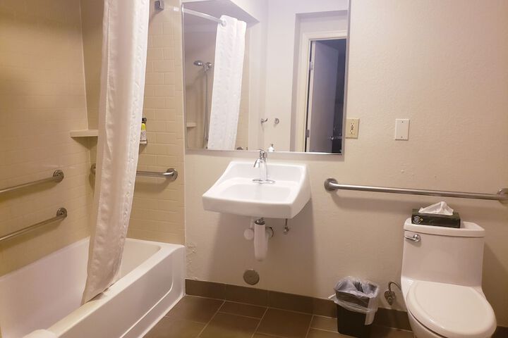 Room 8 of 14