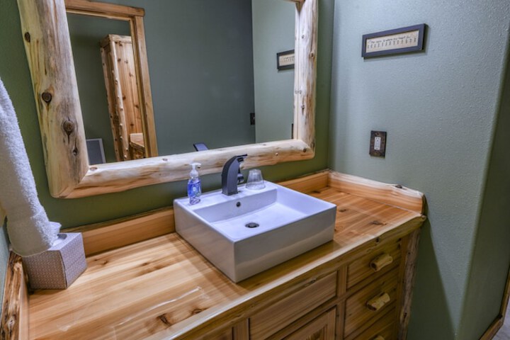 Summit Lake Lodge