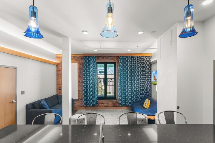 Room 16 of 37