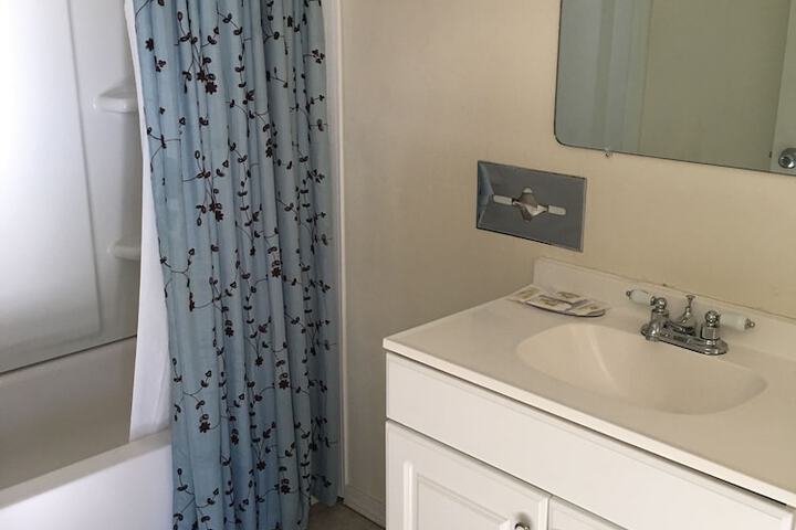 Room 11 of 37