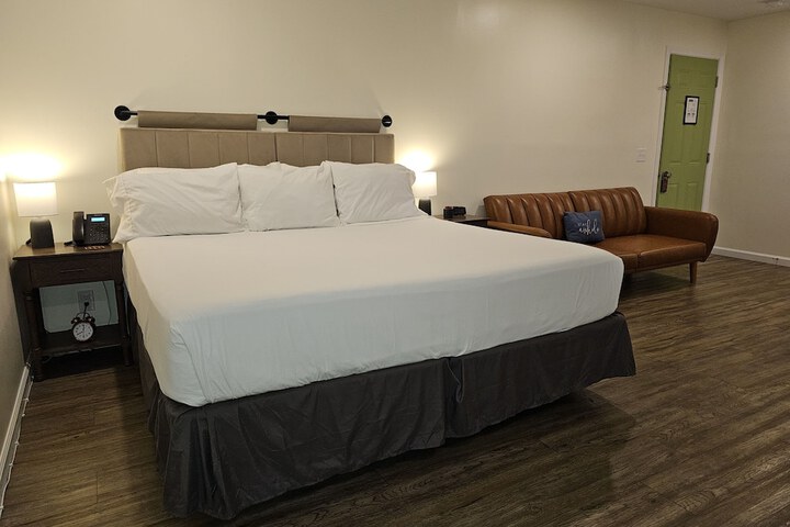 The Honey Bee Motel