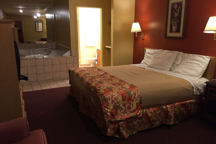 Wildwood Inn Tropical Dome & Theme Suites