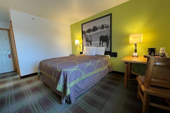 Room 9 of 28