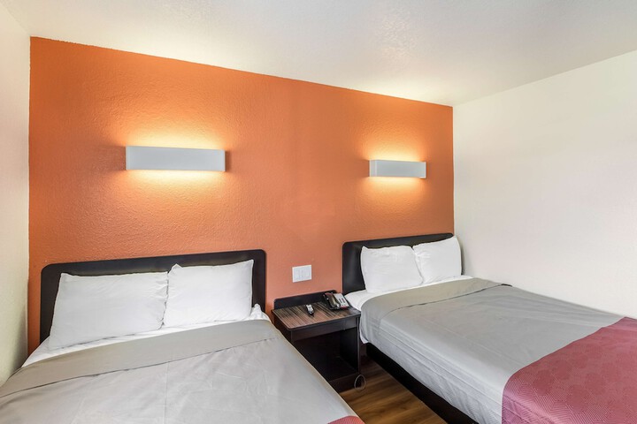 Room 21 of 34