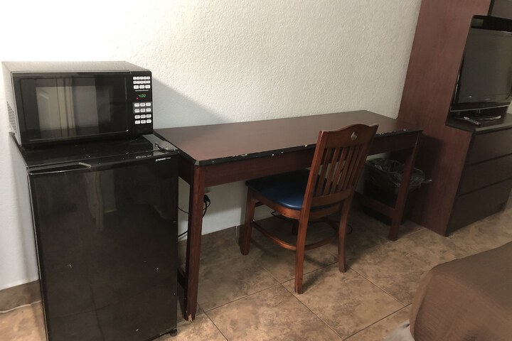 Room 8 of 19