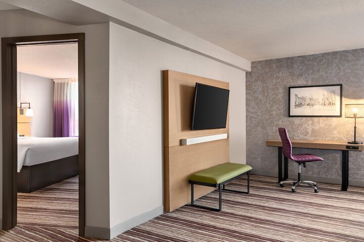 Room 6 of 33
