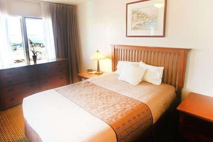 Room 102 of 117