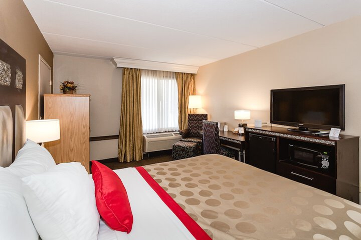 Ramada Hotel & Conference Center by Wyndham Plymouth