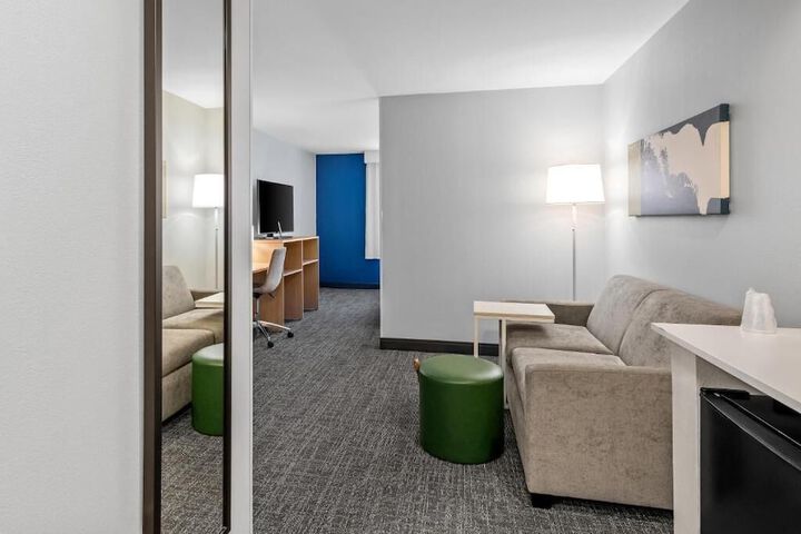 Spark by Hilton Shawnee