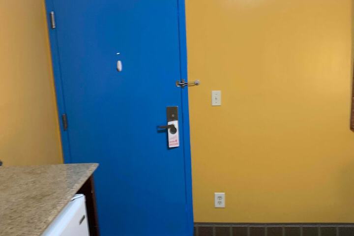 Room 51 of 75