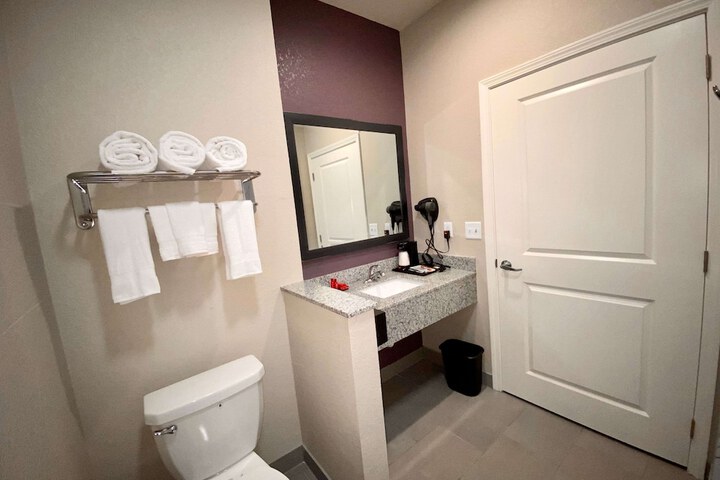 Room 17 of 34