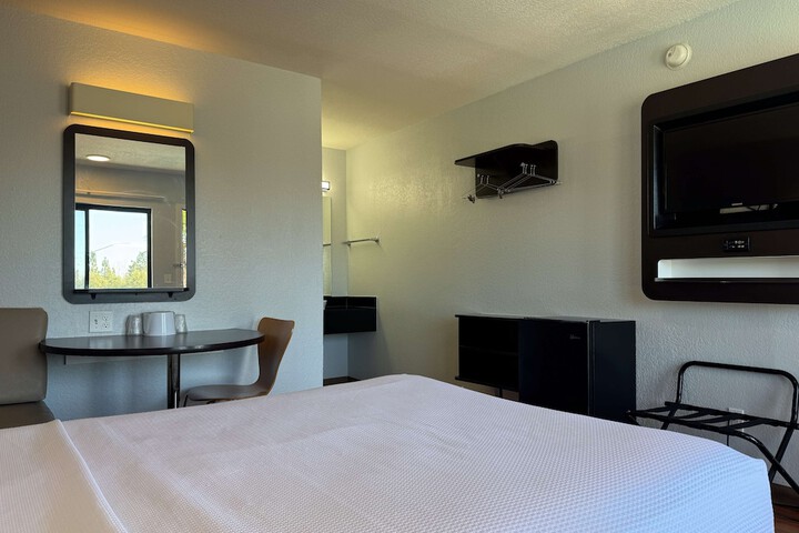 Room 13 of 26