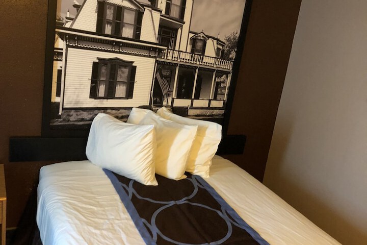 Room 28 of 51