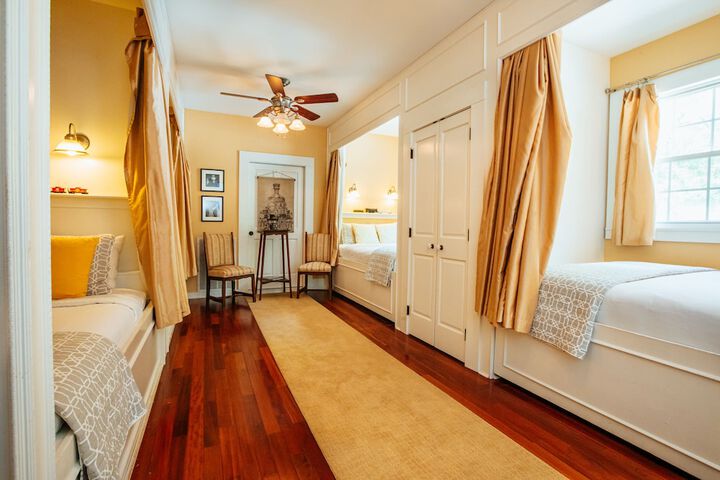 Room 32 of 41