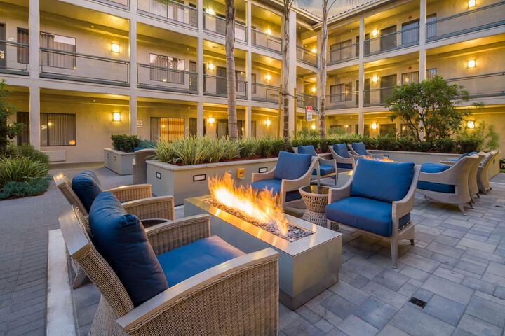 La Quinta Inn & Suites by Wyndham Orange County Airport