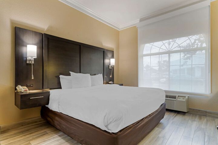 Room 25 of 43