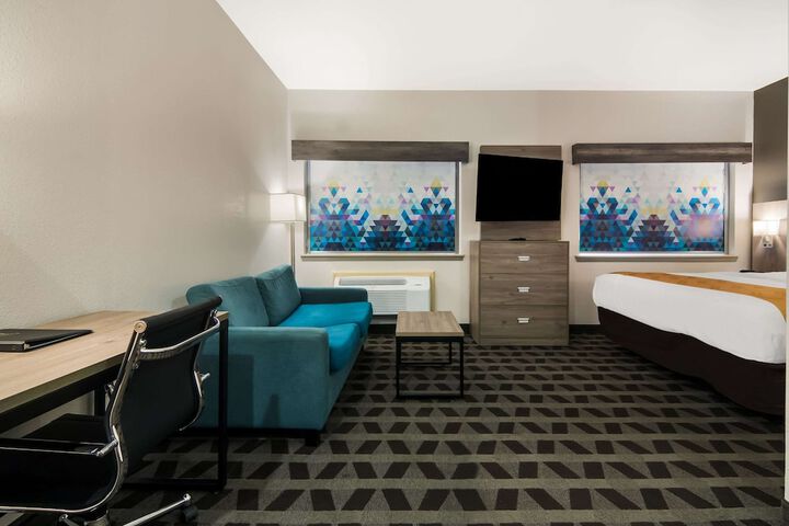 Room 35 of 47