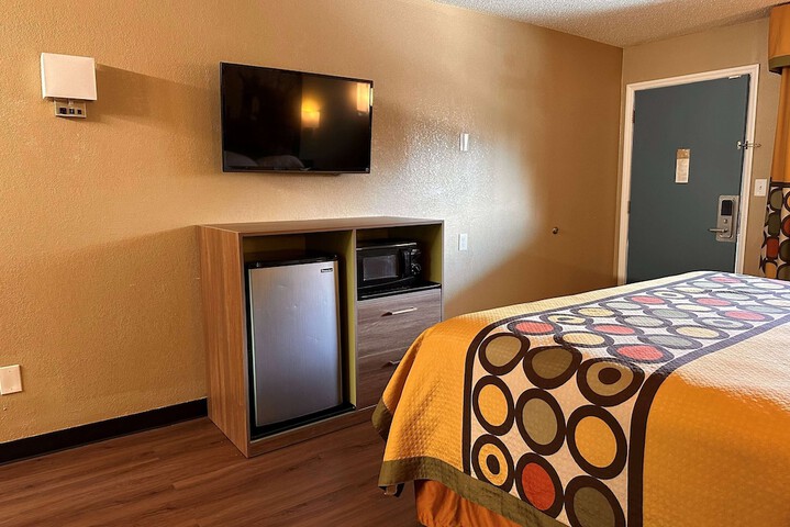 Room 8 of 62