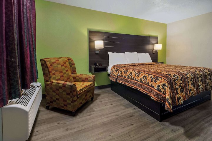 Room 18 of 32