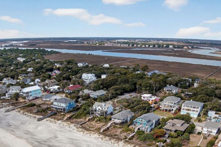 Lighthouse by Avantstay Beachfront View Home w / Pool Table & Ping Pong