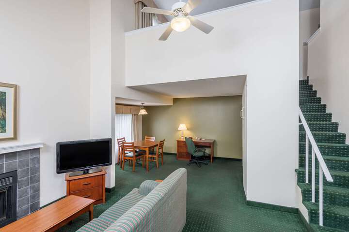 Suite 6 of 14