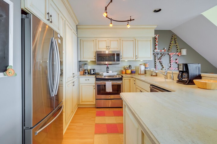 Elk Rapids Condo w / Balcony Overlooking Elk Lake!