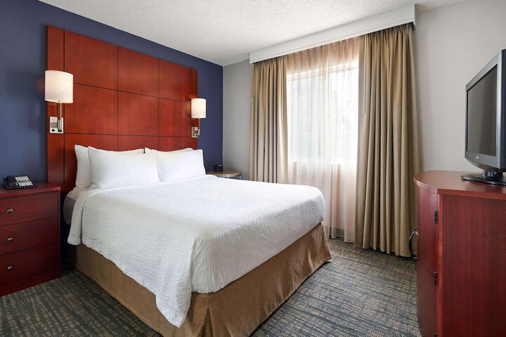 Room 10 of 32