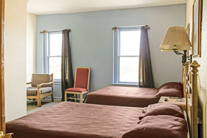 Room 30 of 77