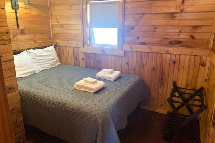 Pine Crest Motel & Cabins