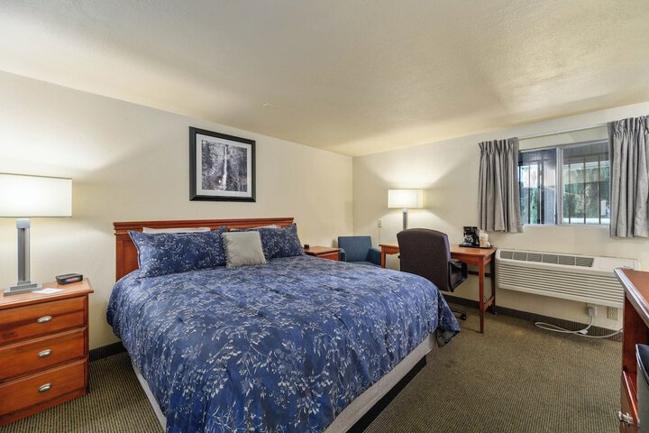 Room 107 of 128