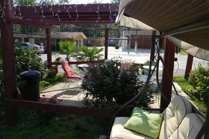 Little Shamrock Motel A1