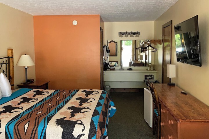 Room 10 of 13