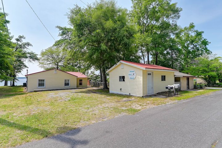 Riverfront Edenton Condo w / Porch & Water Views!