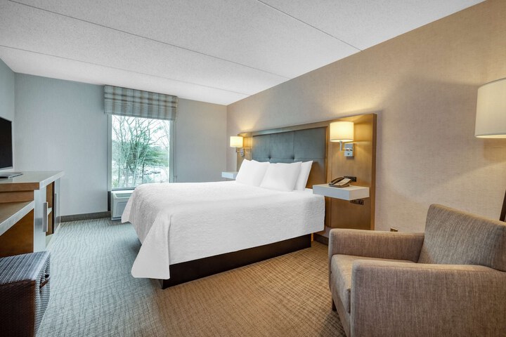 Room 28 of 46
